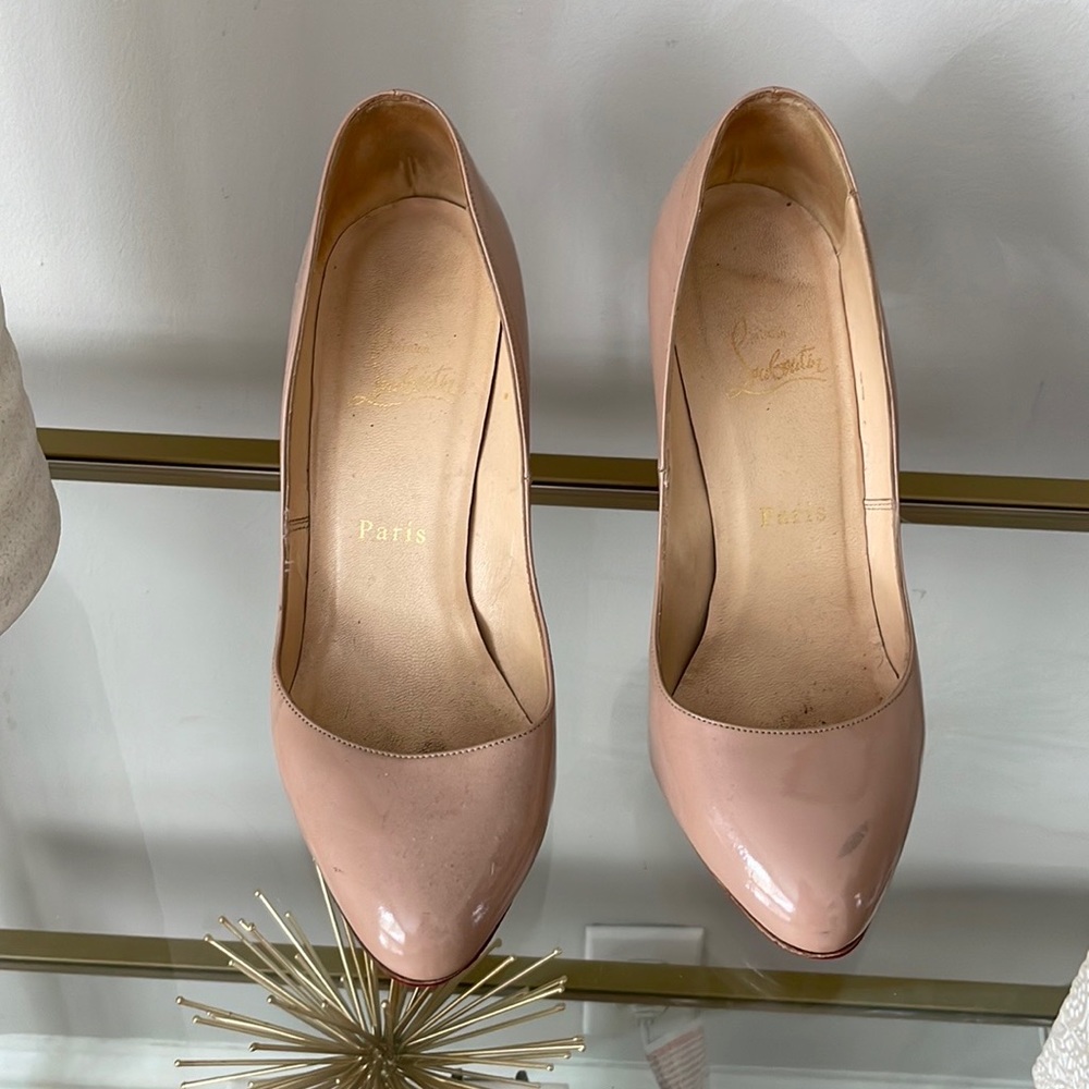 Nude Louboutin Pumps